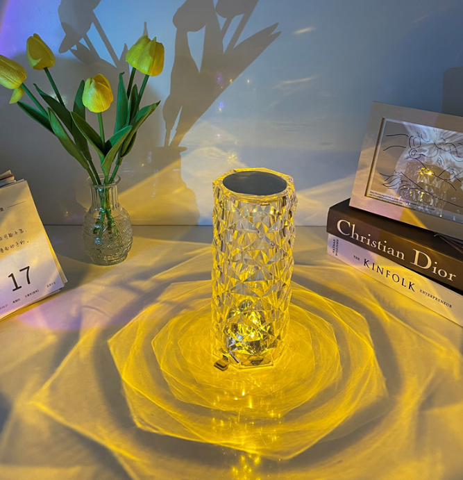 lampe de table en cristal avec lumière rose